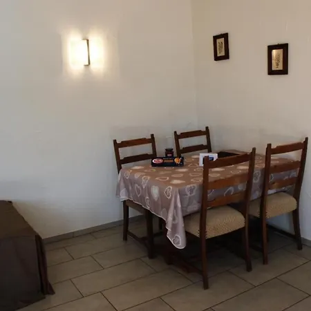 Apartment Chesa Arnica A1 *